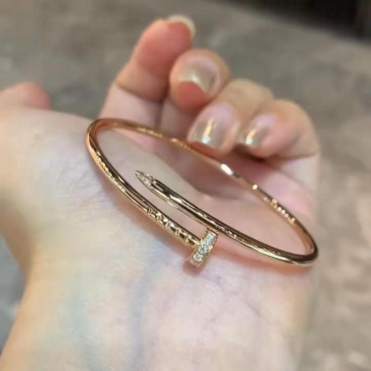 Elegance Nail Bracelet Gold